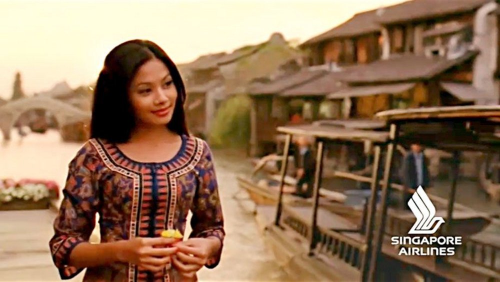 Grace in the Skies: The Icon of Singapore Airlines' Flight Attendants