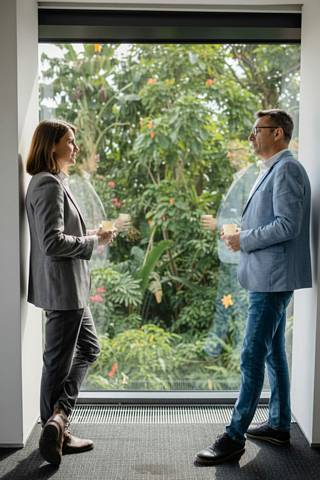 Holding the Line Between Closeness and Distance: The Boss's Balancing Act of Authority and Trust